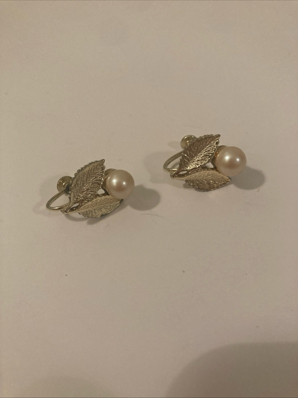 Vintage 40βs-50βs Natural Pearl Gold Leaf Screw Back Clip-0n Earrings